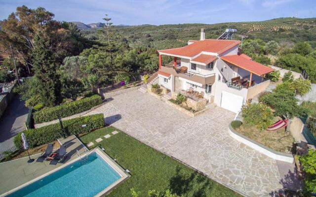 Villa Apella ✩ Private Yard & Pool ✩ 8 Guests