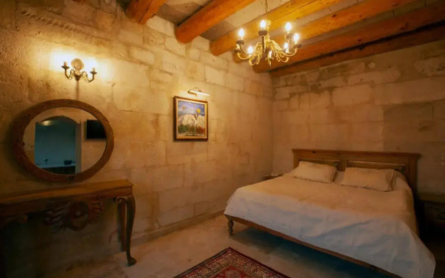 Narcissos Cave Hotel