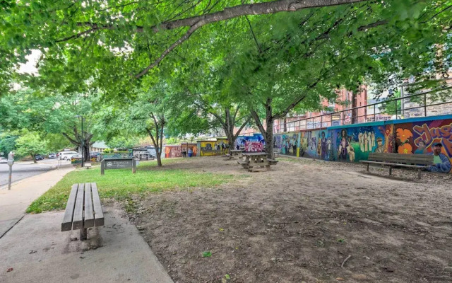 Walkable Downtown Asheville Condo w/ Balcony