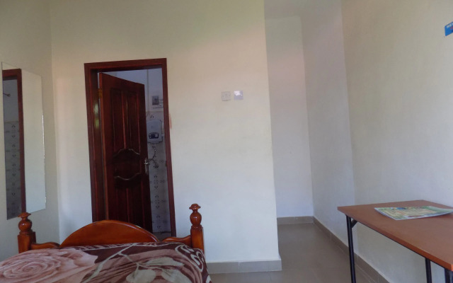 Deluxe Hotel - Ishaka