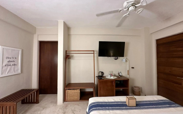 Noah Beach Hotel & Suites