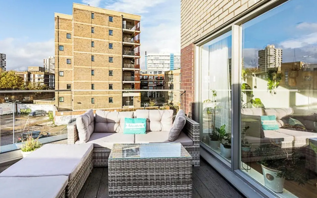 Quiet and Spacious Four Bedroom House