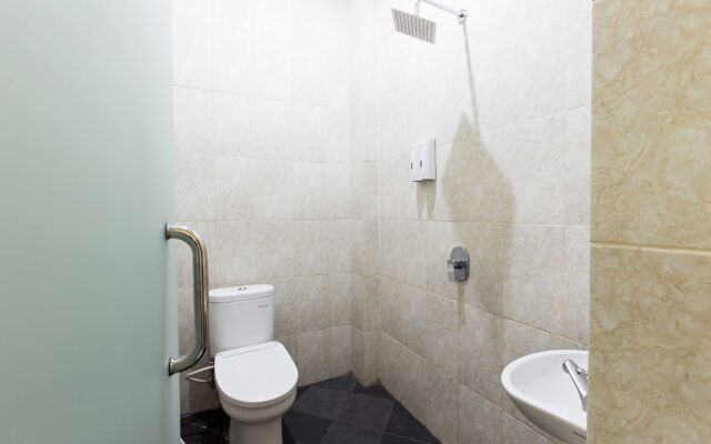 RedDoorz Plus @ Jalan Pemuda Jakarta