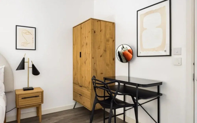 The London Retreat - Alluring 2bdr Flat With Balcony