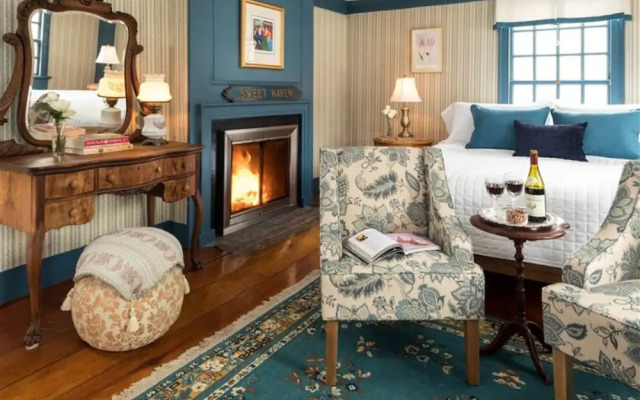 Waldo Emerson Inn