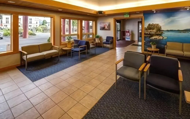 Totem Square Hotel & Marina