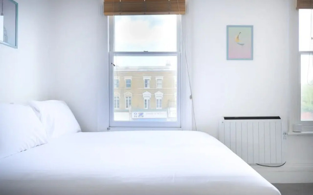 Cosy Studio In West London Fits 2