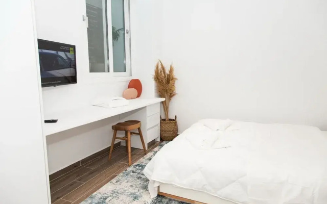 Full renovated adorable apt in Athens