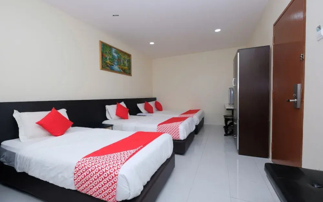 OYO 1104 Q Hotel