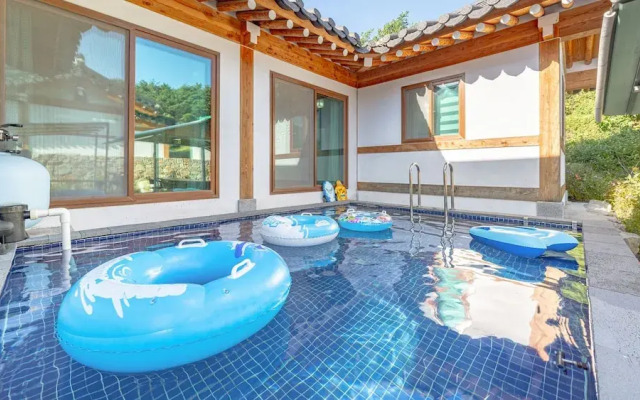 Gyeongju Adamwon Hanok Dokchae Pension