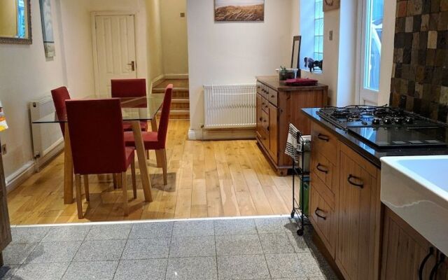 Highbury House Apartment