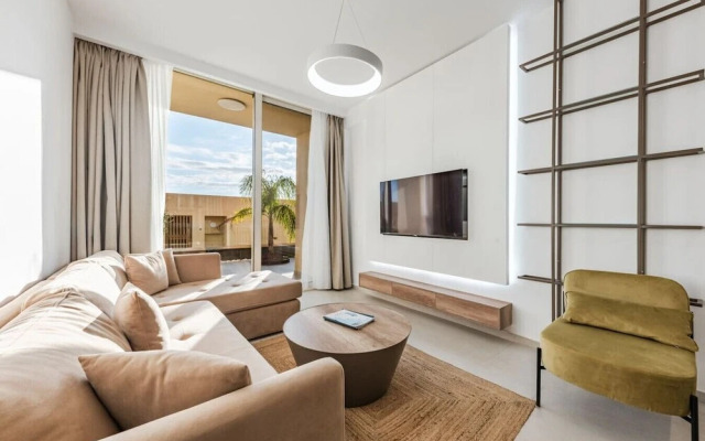 Seaside Retreat Green Coast