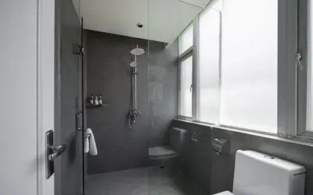 Jianfeng Yue E-Sports Hotel (Chongqing Qijiang East Station Shaxi River Park)