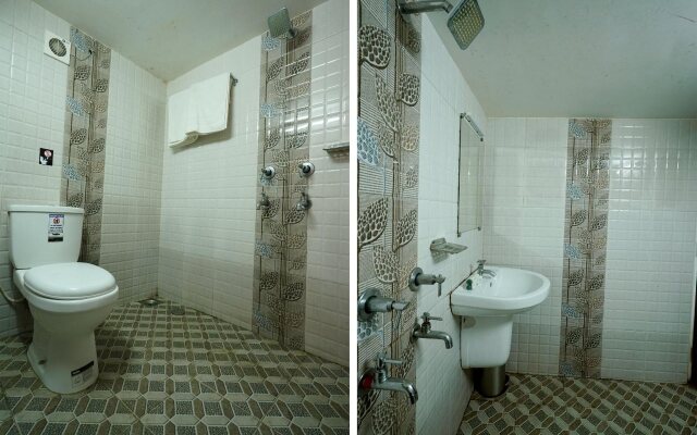 OYO 8653 Achus Inn