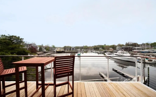 The Boathouse Waterfront Hotel & Marina