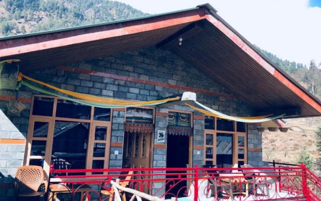 Goroomgo The Crazy Indian  Manali