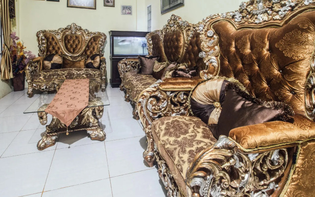 OYO 2165 Alyah Guest House Syariah