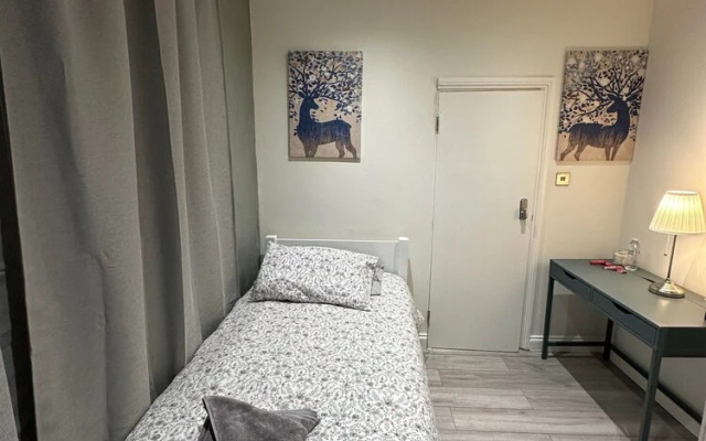 Nice Studio in London