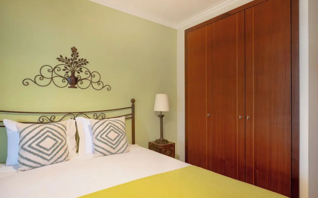 Espinho Retreat with Balcony