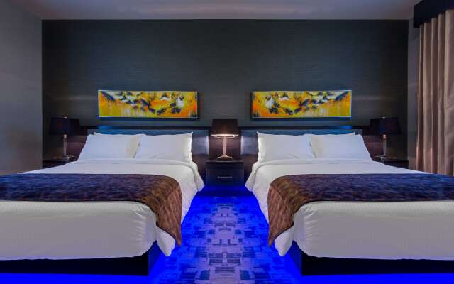 Applause Hotel by CLIQUE