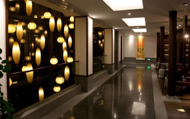 Ruyi Ge Putongshan International Buddhism Culture Communication Center