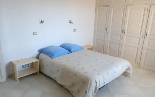 Villa With 3 Bedrooms in La Tour-d'aigues, With Private Pool, Furnished Garden and Wifi