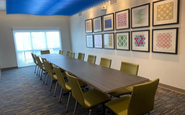 Holiday Inn Express And Suites Junction by IHG