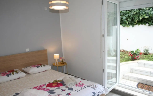 Room with garden