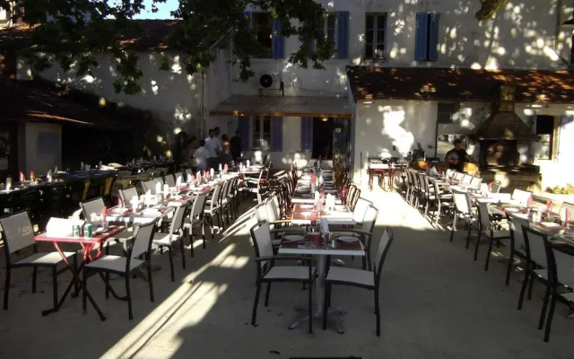 Hôtel Restaurant Le Castel Fleuri