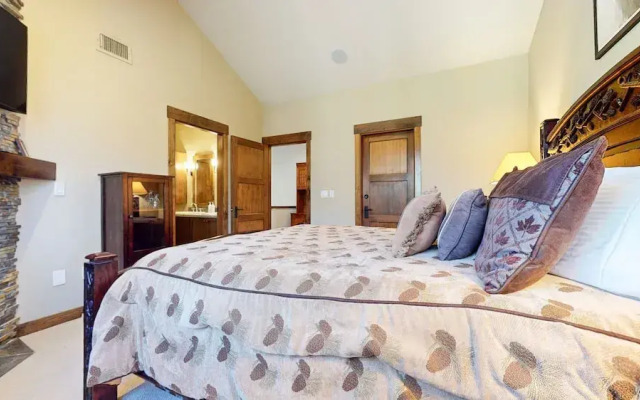 Woodwinds #1303 4 Bedroom Condo by RedAwning