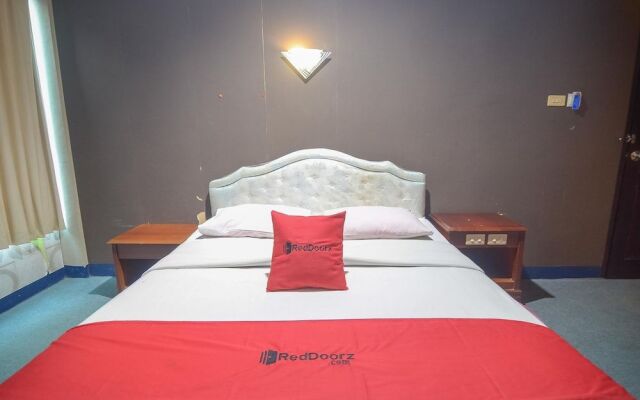RedDoorz near Tugu Naga Singkawang