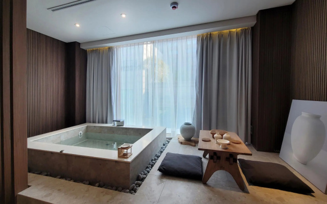 UH Suite The Myeongdong