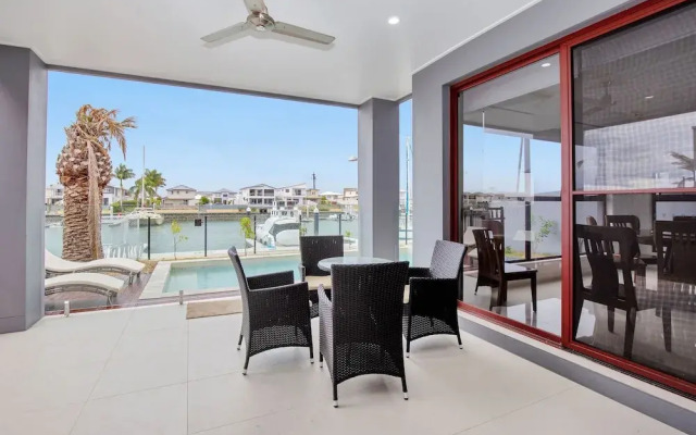 Hope Island Beautiful Chinese Style Villa Qhi007
