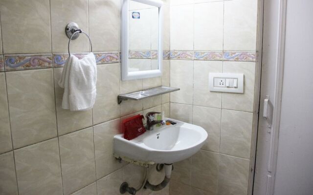 Oyo 2407 Hotel Gera S M1