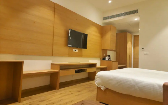 OYO 10323 Hotel Gorbandh