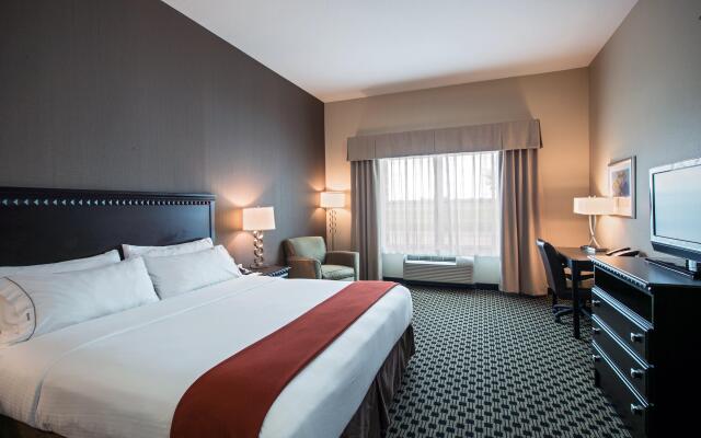 Holiday Inn Express & Suites Green Bay East, an IHG Hotel