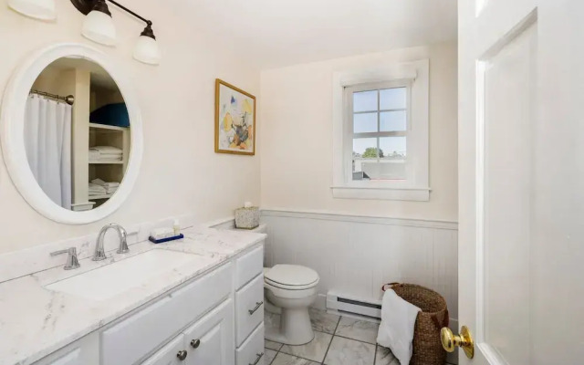 The Boathouse Waterfront Hotel & Marina