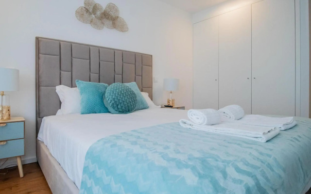 Stunning Apartment w/ Free Parking by LovelyStay