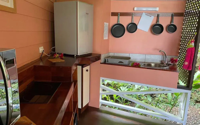 Bora Bora Holiday's Lodge and Villa