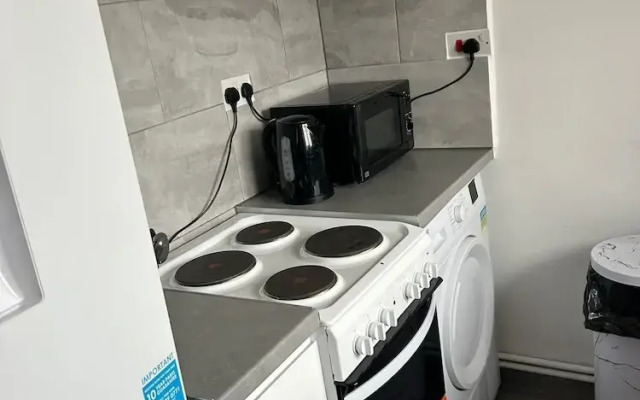 Enchanting Enfield Studio Free Parking