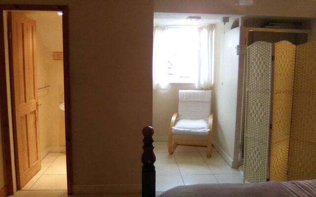 Anchor b & b