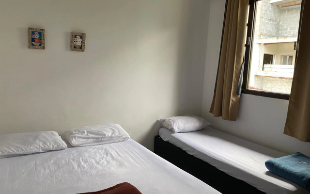 Casa de mãe aconchegante com piscina próximo à praia