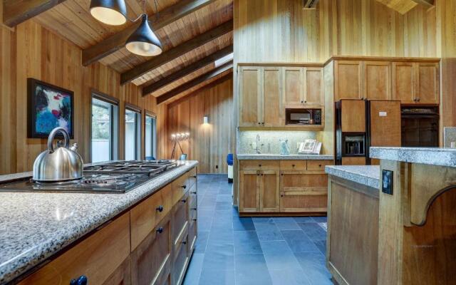 2 Pioneer-AC-Hot Tub-3BR/2BA