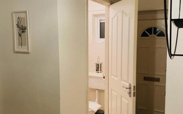Cheerful home near City Centre,Station& RaceCourse