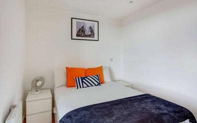 Plush Apartment in Manchester Near IWM North