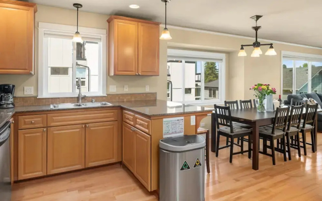 Seattle Vacation Home: Life's A Game