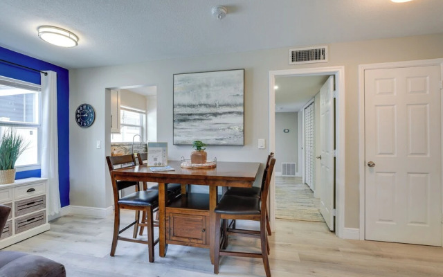 Coastal Sarasota Condo: Minutes to Beach!