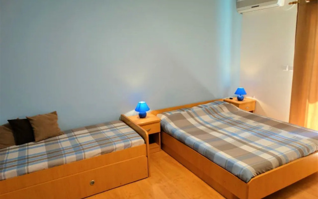 Warm and Welcoming Apartments With Sea View