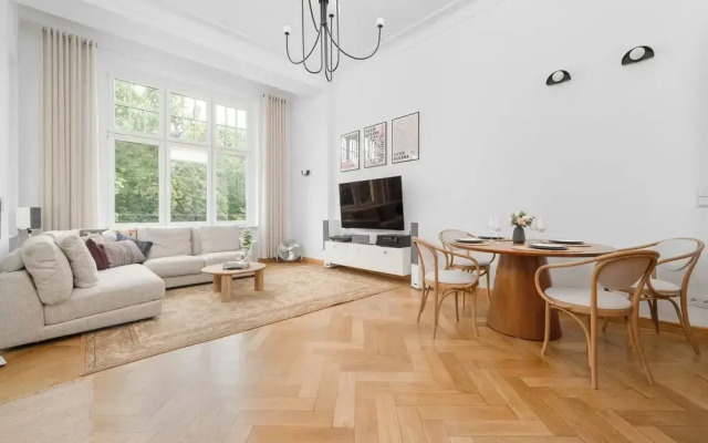 Retro Apartment in Wroclaw by Renters