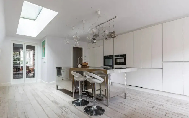 Radipole Road IV by Onefinestay